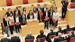 Versprechen der jungen Generation an Überlebende am 27.01.2015 Bildarchiv Bayerischer Landtag